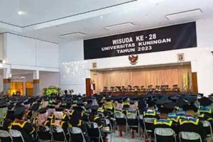 Wisuda ke-28 Uniku.
